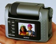 Sony%20DSC-F1%20in%20hand.jpg