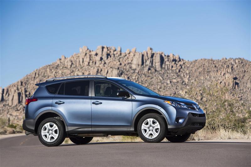 2015-Toyota-RAV4-SUV-photo-01-800.jpg