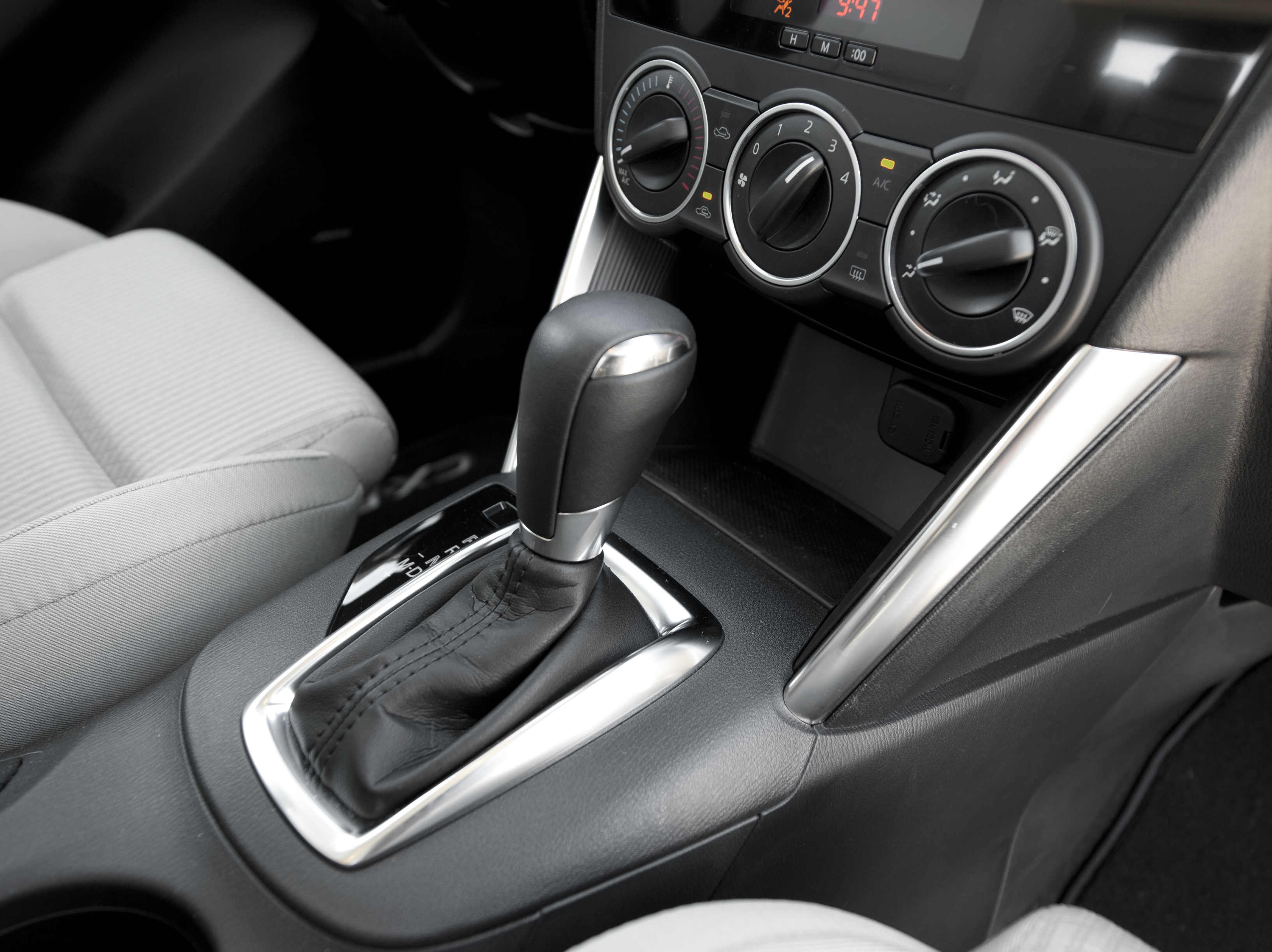 2015-Mazda-CX-5-shifter.jpg