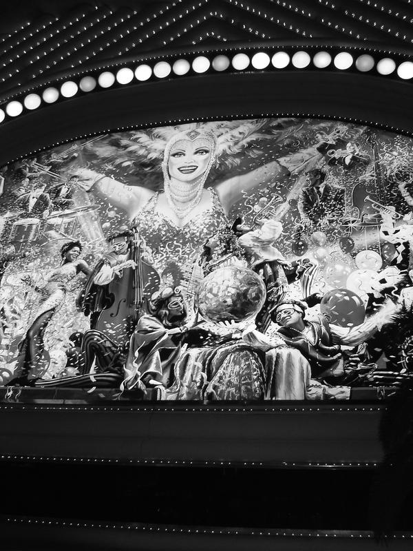 Vegas__BW_Harrah__s_by_Fourthmeal.jpg