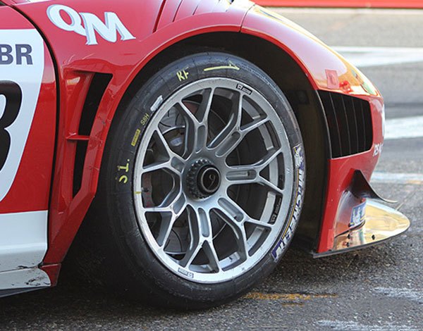 motegi-mr120-technomesh-s-race-silver-ferrari-458.jpg