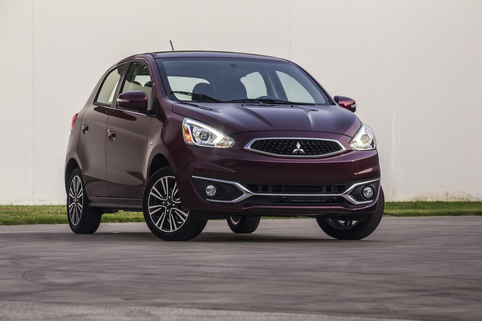 2017-mitsubishi-mirage-updated-with-new-look-carplay-and-android-auto-video-photo-gallery_1.jpg