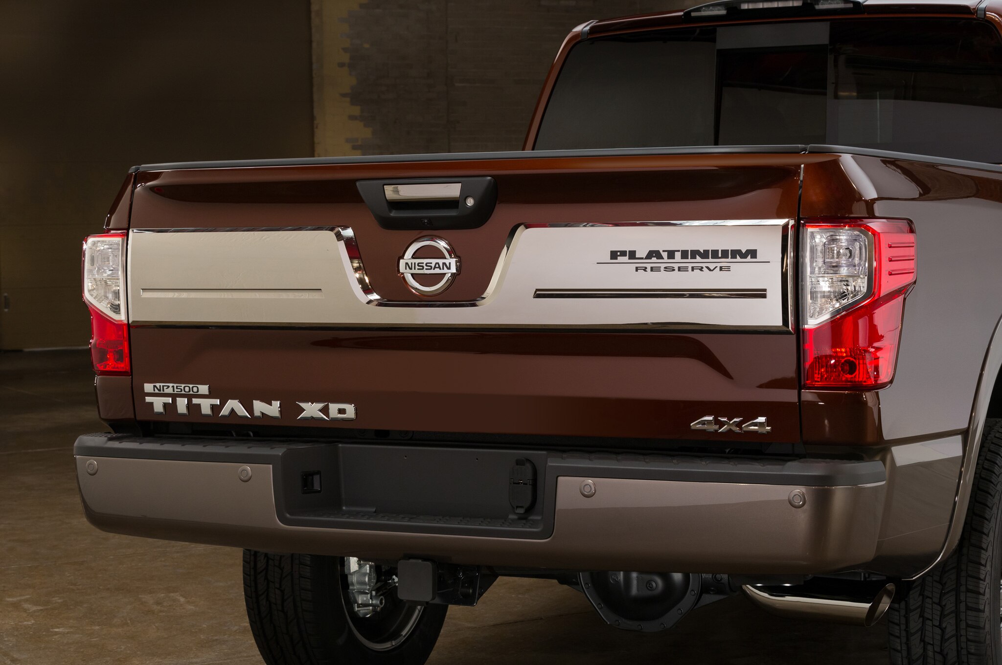 2016-Nissan-Titan-XD-Platnum-rear-end.jpg
