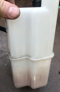 07_reservoir_removed_from_car_dirty_internal_base_side_view_3b1f599e04bb33d223bebdec67c0f03f27e6ffa1.png