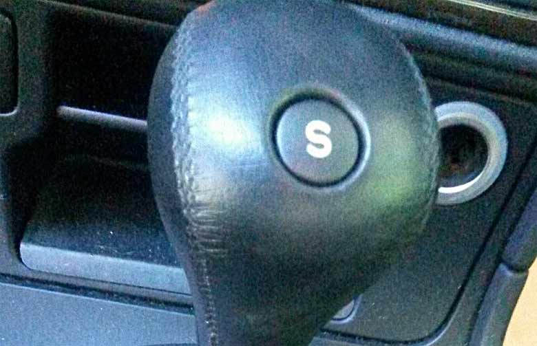 Saab-S-button-gear-shift-lever.jpg