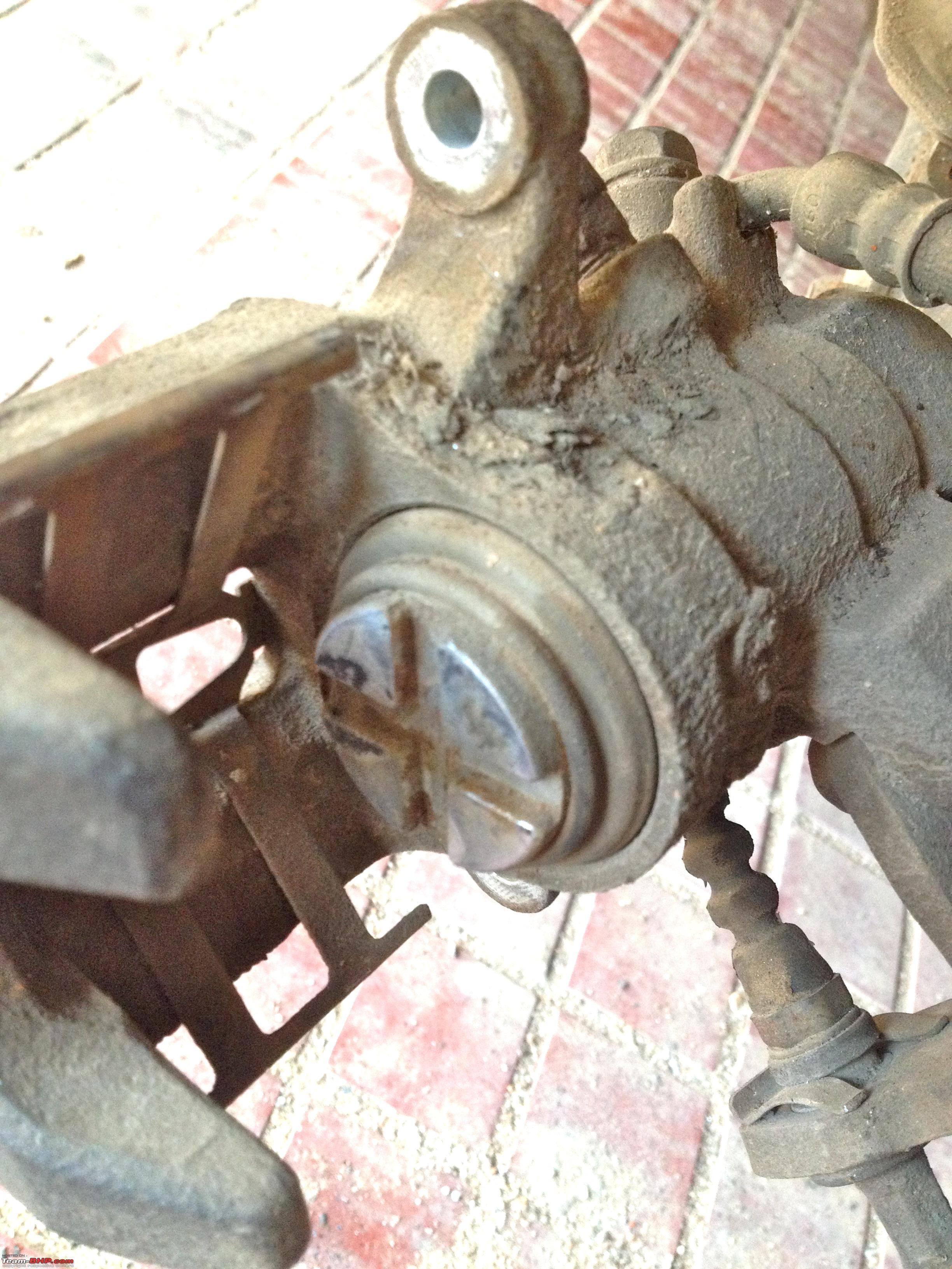 1681527d1506945506-diy-honda-civic-brake-overhaul-pistons-caliper-lubrication-rear-piston.jpg